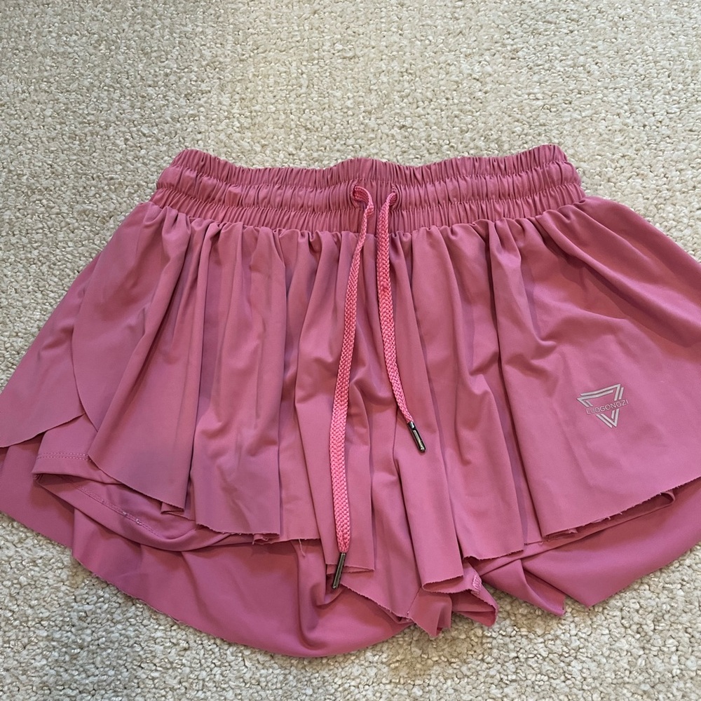 Women’s float shorts! Very trendy right now! Great condition no signs of use!